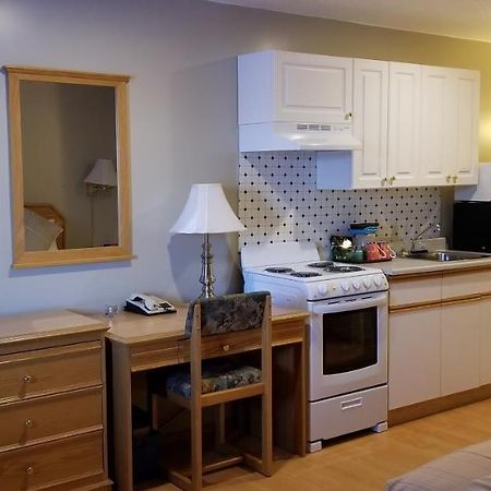 Athabasca Lodge Motel Bagian luar foto