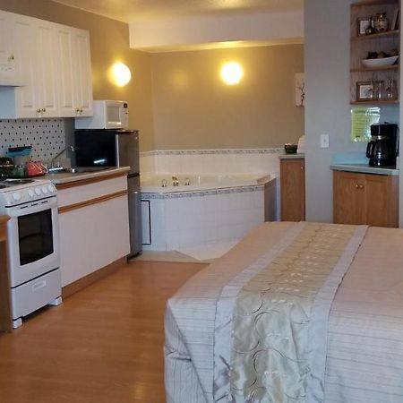 Athabasca Lodge Motel Bagian luar foto