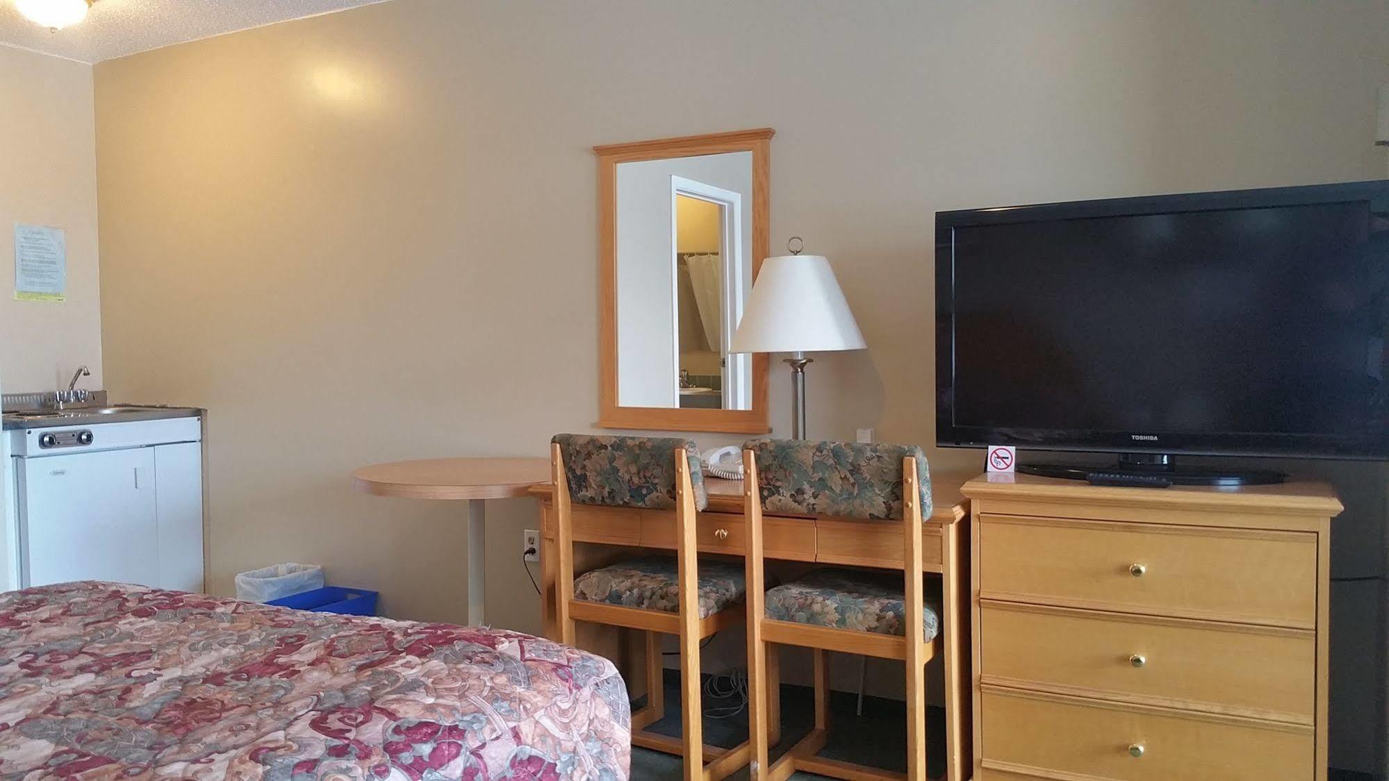 Athabasca Lodge Motel Bagian luar foto