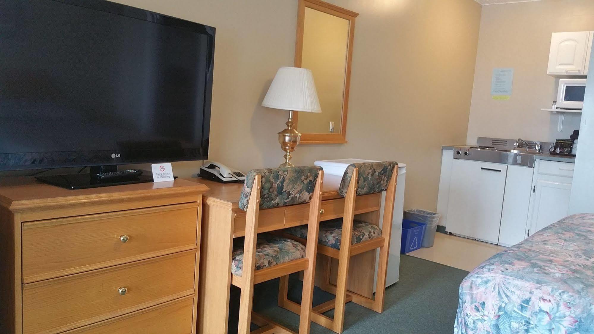 Athabasca Lodge Motel Bagian luar foto