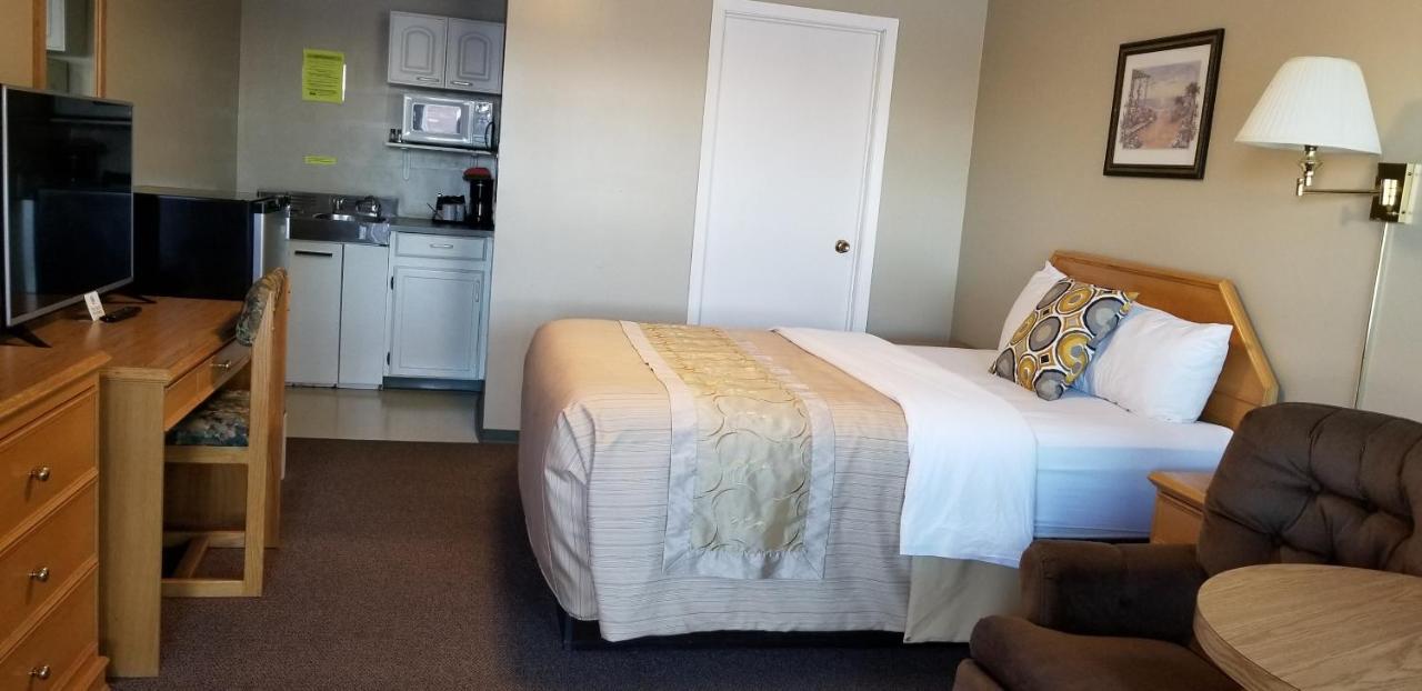 Athabasca Lodge Motel Bagian luar foto
