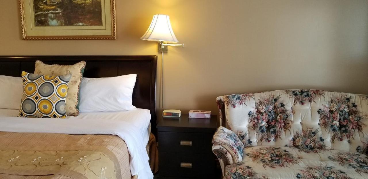 Athabasca Lodge Motel Bagian luar foto