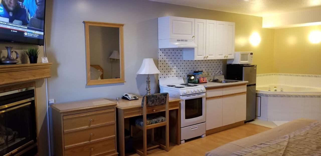 Athabasca Lodge Motel Bagian luar foto